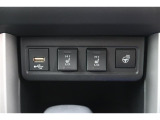 【シートヒーター】運転席、助手席ともにシートヒーター装備です。寒い朝、車内が暖まるのを待たずに快適に出発できます♪気持ちよく1日が始まります。