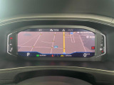 デジタルメータークラスター装備。運転される方の正面に大画面のナビを映しだす事で走行中のナビ案内も簡単に確認出来ます。