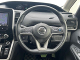 【純正革巻きステアリング】上質な革を使用することで、手にしっかり馴染みとても運転しやすいハンドルです♪