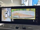 【アラウンドビューモニター】専用のカメラにより、上から見下ろしたような視点で360度クルマの周囲を確認することができます☆死角部分も確認しやすく、狭い場所での切り返しや駐車もスムーズに行えます。