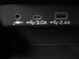 前席用のUSBの充電口!