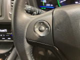 ステアリングにオーディオ操作スイッチが付いています。オーディオ画面に直接タッチしなくても操作が出来ますので、運転に集中できます。