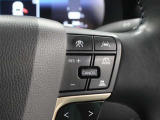 レーダークルーズコントロール作動時に車線維持に必要な運転操作の支援を行う「レーントレーシングアシスト(LTA)」を搭載しています。
