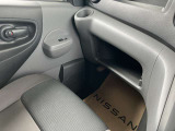 車検証一式が入りやすくなっています。