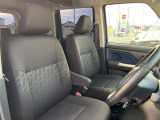 運転席まわりには十分なスペースがあり、大柄な方でもゆったり運転していただける環境です。