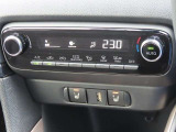 オートエアコンなのでスイッチひとつで車内を設定温度に調節してくれます☆