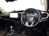 運転の際、常に目にする部分だけにシックで飽きのこないデザインが良いですね。