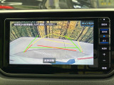 【バックカメラ】駐車時に後方がリアルタイム映像で確認できます。大型商業施設や立体駐車場での駐車時や、夜間のバック時に大活躍!運転スキルに関わらず、今や必須となった装備のひとつです!