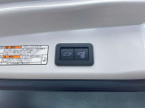 パワーバックドアです。荷物を持っていても、ボタンを押すだけで簡単に開閉ができます。