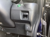 【eコンスイッチ】低燃費運転をサポートするECONモード。スイッチをONすると、エンジンやトランスミッション、A/Cなどを協調制御し、燃費の向上に貢献。エコドライブの効果を高めます。
