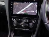 VW純正インフォティメントシステム「DiscoverPro」大変使いやすいタッチパネル型ナビゲーションでETC2.0とエンブレム内蔵バックカメラが付いています。