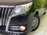 【LEDヘッドライト】悪天候や夜間走行時も良好な視界を確保し安心して運転できる高輝度LEDヘッドライトを装備!点灯速度が早く、消費電力も抑えられています。