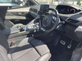 運転中の視線移動を抑えるレイアウトの「iCockpit」。