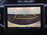 【バックカメラ】駐車時に後方がリアルタイム映像で確認できます。大型商業施設や立体駐車場での駐車時や、夜間のバック時に大活躍!運転スキルに関わらず、今や必須となった装備のひとつです!