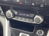 【オートエアコン】一度お好みの温度に設定すれば、車内の温度を検知し風量や温度を自動で調整。暑い…寒い…と何度もスイッチ操作をする必要はありません。快適な車内空間には必須の機能ですね♪