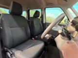 運転席シート廻りは使用感も少なく、良好な状態となっています。前オーナー様が丁寧に使っていたことがよくわかりますね。