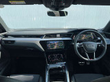 車の情報もひと目でわかるディスプレイは魅力的です。ショールームでぜひ、ご覧になられてください。