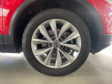 21555R17タイヤにStyleDesignPKG専用アルミホイールを装着。