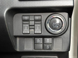 【両側パワースライドドア(ウェルカムオープン機能)】降車時にスイッチで予約しておけば、乗車時にアクセスキーを持ってクルマに近づくだけで、パワースライドドアが自動で解錠しオープンします!