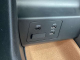 USB端子2個&HDMI端子1個 ミュージックプレーヤー接続でお気に入りの音楽を楽しむことが出来ます♪USB端子接続で可能な端末充電を同時に2個行うことが出来ます。