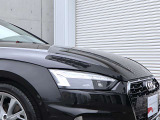 ●Audiが最初に採用したLEDポジショニングランプ。シャープなラインで昼間でも点けていたいと思うほど上品でオシャレです。夜間走行時はさらに目立ちます!