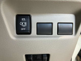 スライドドアの操作ボタンも同様に運転席周りにまとめて設置されています