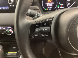 ステアリングにオーディオ操作スイッチが付いています。オーディオ画面に直接タッチしなくても操作が出来ますので、運転に集中できます。