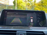 【アラウンドビューモニター】バックカメラに加え、360度のカメラで駐車も楽々。駐車が苦手な方でも安心してお乗りいただけます。