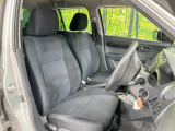 運転席まわりには十分なスペースがあり、大柄な方でもゆったり運転していただける環境です。