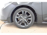 【アルミホイール】純正なので車に似合うデザインになっていますね。スタッドレスタイヤもご相談下さい。