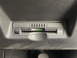 【ETC】有料道路を利用する際に料金所で停止することなく通過できる、ETC車載器(ノンストップ自動料金収受システム機器)が装備されています。セットアップを行うことで利用可能になります。