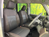 運転席シート廻りは使用感も少なく、良好な状態となっています。前オーナー様が丁寧に使っていたことがよくわかりますね。