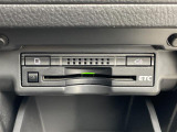 【ETC】有料道路を利用する際に料金所で停止することなく通過できる、ETC車載器(ノンストップ自動料金収受システム機器)が装備されています。セットアップを行うことで利用可能になります。