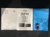 スマートキーは鍵をバッグに入れたままでもドアロックの開閉やエンジンのON・OFFができます。夜間や雨の日も鍵を探さなくて良いので便利です。