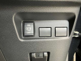 スライドドアの操作ボタンも同様に運転席周りにまとめて設置されています