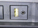 USB端子を装備しております。