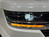 【LEDヘッドライト】悪天候や夜間走行時も良好な視界を確保し安心して運転できる高輝度LEDヘッドライトを装備!点灯速度が早く、消費電力も抑えられています。