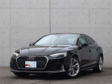 ●一目でAudiとわかる特徴的なシングルフレームグリル・LEDランプ。精悍なフロントマスクからAudiのスマートで上品なブランドを連想させてくれます。女性にも大変ご好評頂いております。