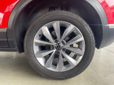 21555R17タイヤにStyleDesignPKG専用アルミホイールを装着。