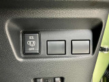 スライドドアの操作ボタンも同様に運転席周りにまとめて設置されています