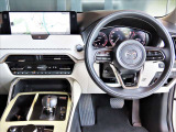 上級グレードに相応しい高品質&高級感漂う運転席回りです。精緻で美しい内装は、至福の空間をお楽しみ頂けます。ワンオーナーでメンテナンスもしっかりと実施されています!