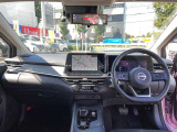 シンプルな運転席回りで操作も楽です