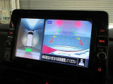 バックモニターで、駐車時に見えにくい後方をしっかり確認できます。