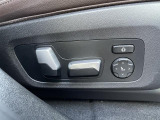 【パワーシート】運転席のシートポジションは電動で設定頂けます。お子様でも座ったまま簡単に調整可能です。