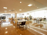 店内は広く、ごゆっくりとお過ごしいただけます。お気軽にお立ち寄りくださいませ♪