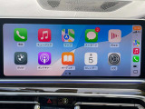 【アップルカープレイ】iPhoneがBMW車両とワイヤレスで接続されます。Apple CarPlayでは、オーディオストリーミングやメッセージングアプリがディスプレイに表示されます。