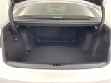【トランク】積み込みやすくて、たっぷり積める荷室です。シートアレンジできるものは、乗車人数と荷物の量や大きさによってシートを動かすことができるので、より快適なドライブが可能です!