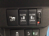 【両側パワースライドドア】両側がパワースライドドアになっており、運転席のスイッチやスマートキーでも開閉が可能です!開口部も広いので乗り降りも楽々♪
