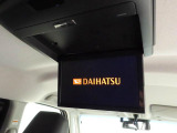 後席用モニター付きです。