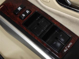 電動格納式ドアミラー・パワーウインドウを装備してます。